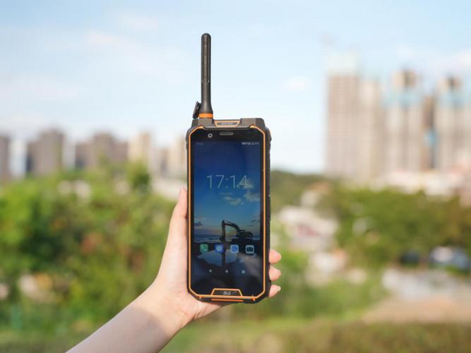 遨游M5双模智能终端 DMR对讲、AI降噪与单北斗定位的融合之作